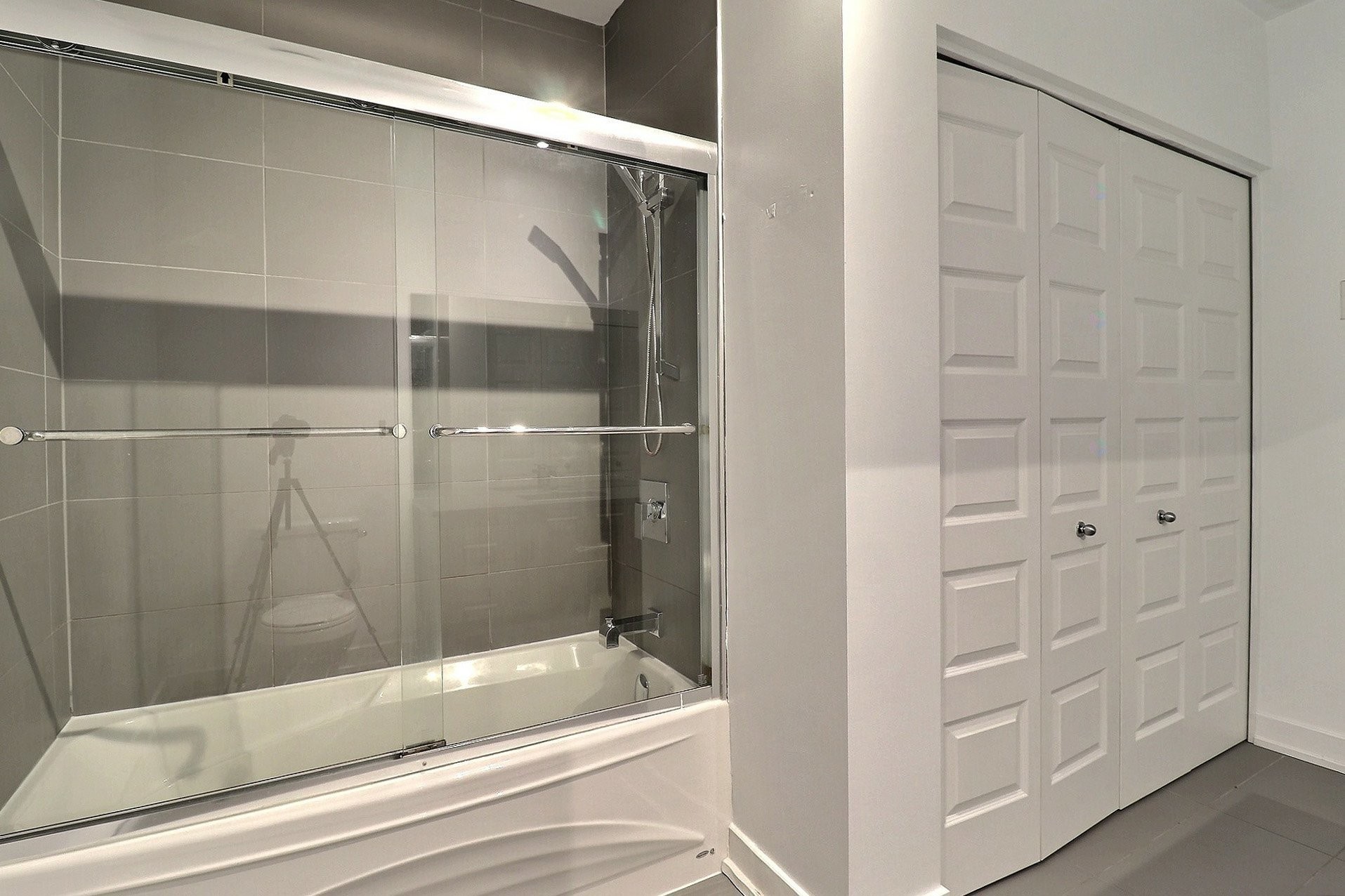 









215


Rue de Dublin

, 1,
Gatineau (Aylmer),




QC
J9J1N8

