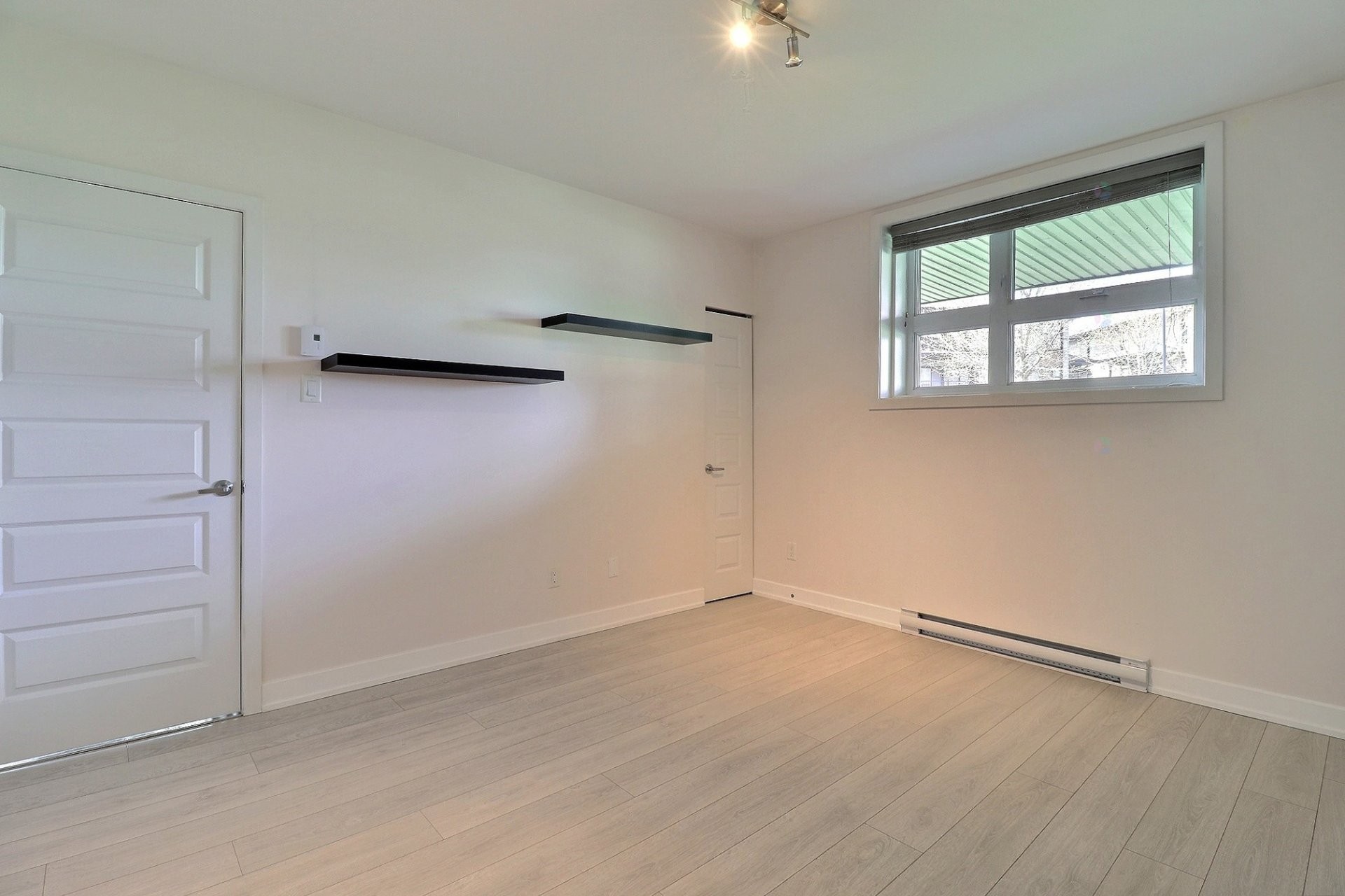 









215


Rue de Dublin

, 1,
Gatineau (Aylmer),




QC
J9J1N8


