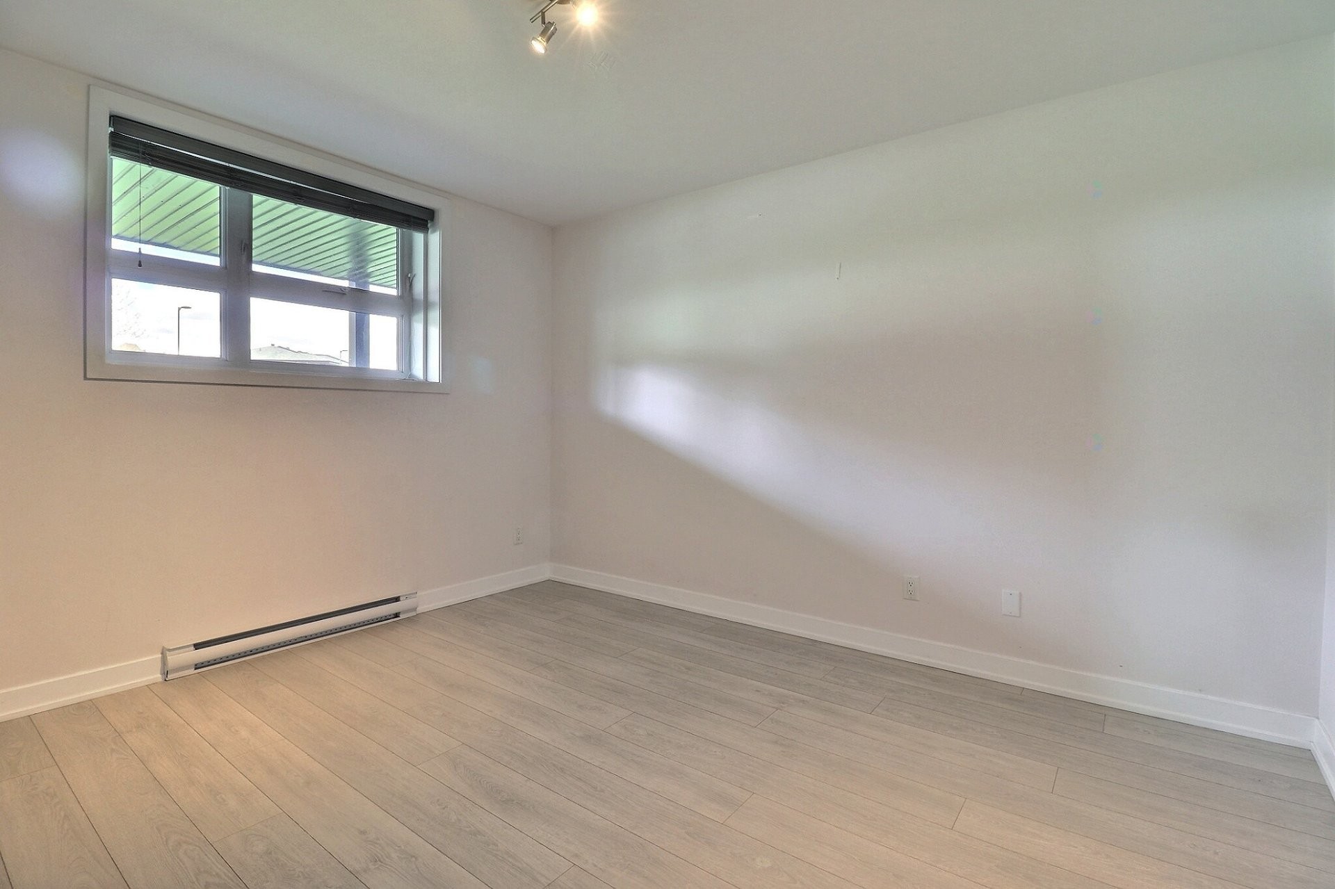 









215


Rue de Dublin

, 1,
Gatineau (Aylmer),




QC
J9J1N8

