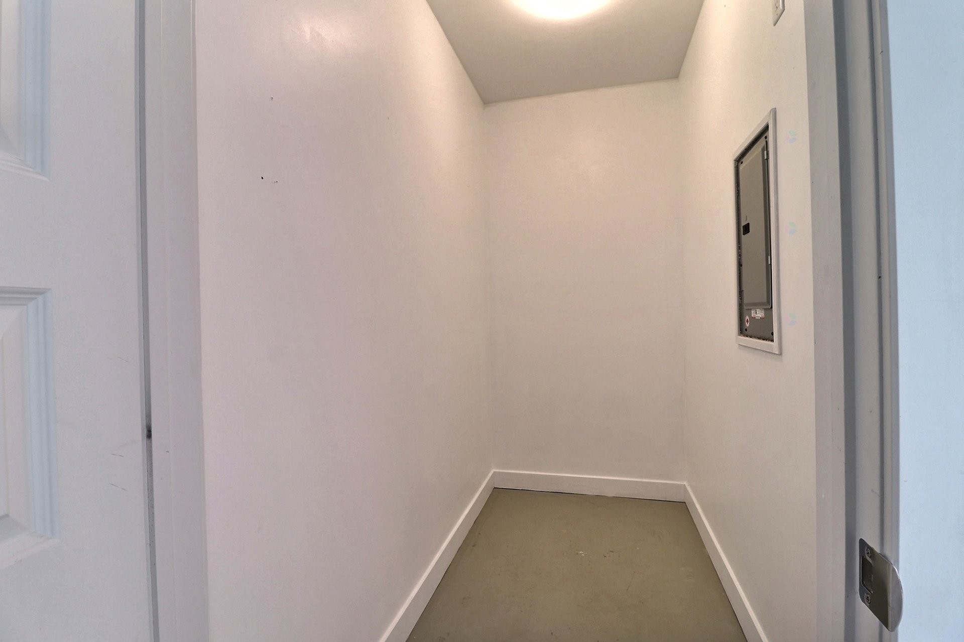 









215


Rue de Dublin

, 1,
Gatineau (Aylmer),




QC
J9J1N8

