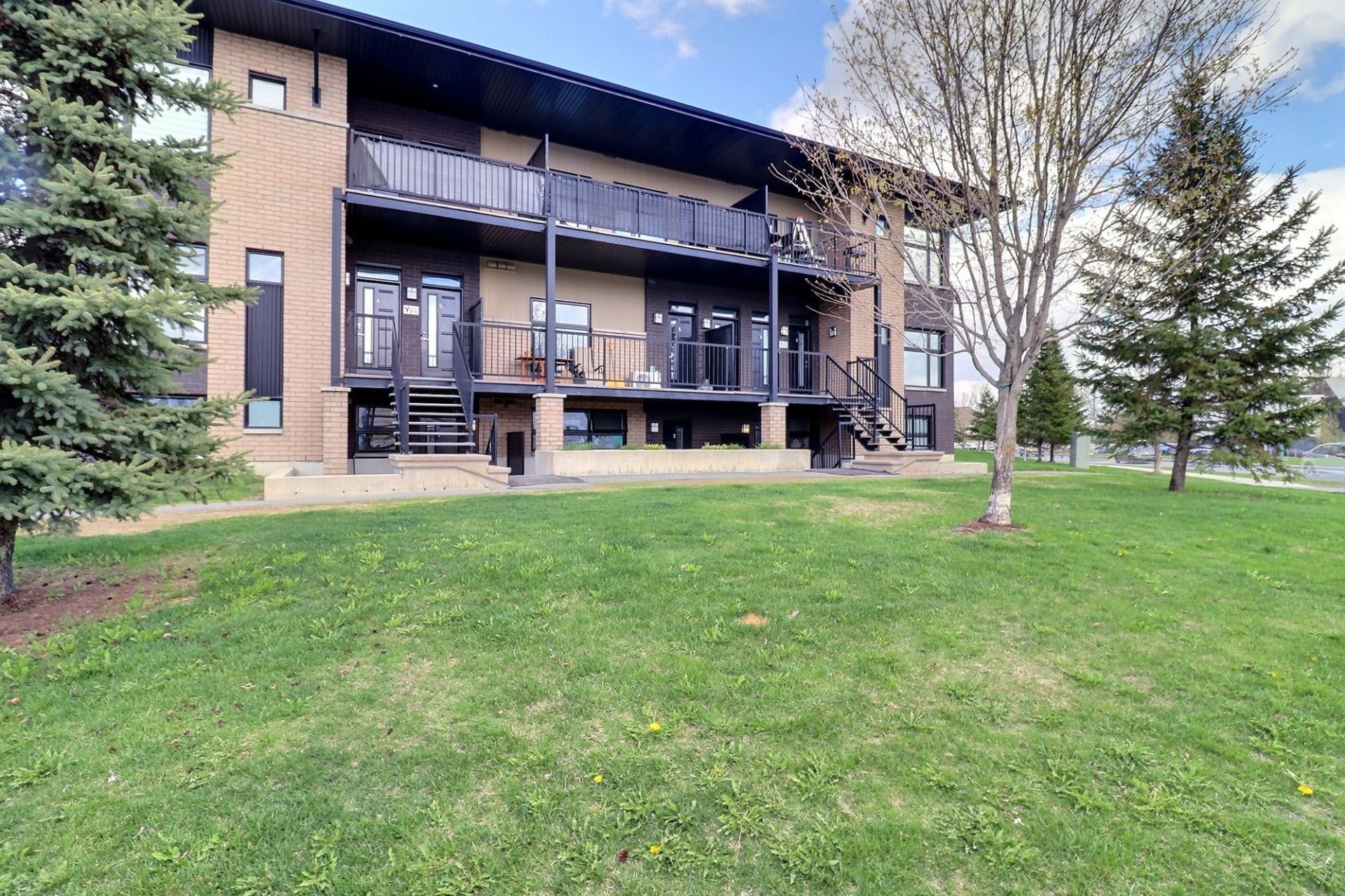 









215


Rue de Dublin

, 1,
Gatineau (Aylmer),




QC
J9J1N8

