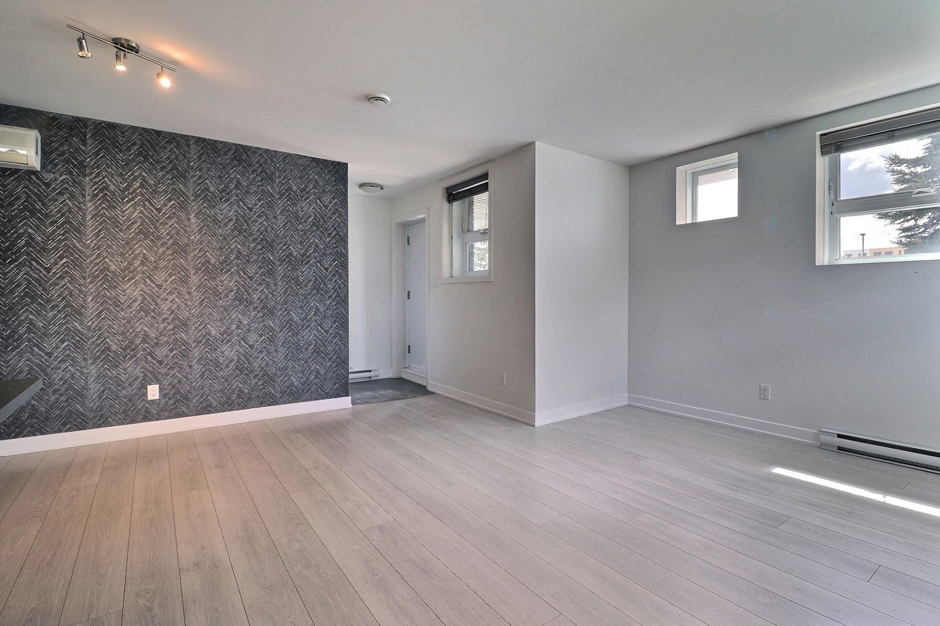 









215


Rue de Dublin

, 1,
Gatineau (Aylmer),




QC
J9J1N8

