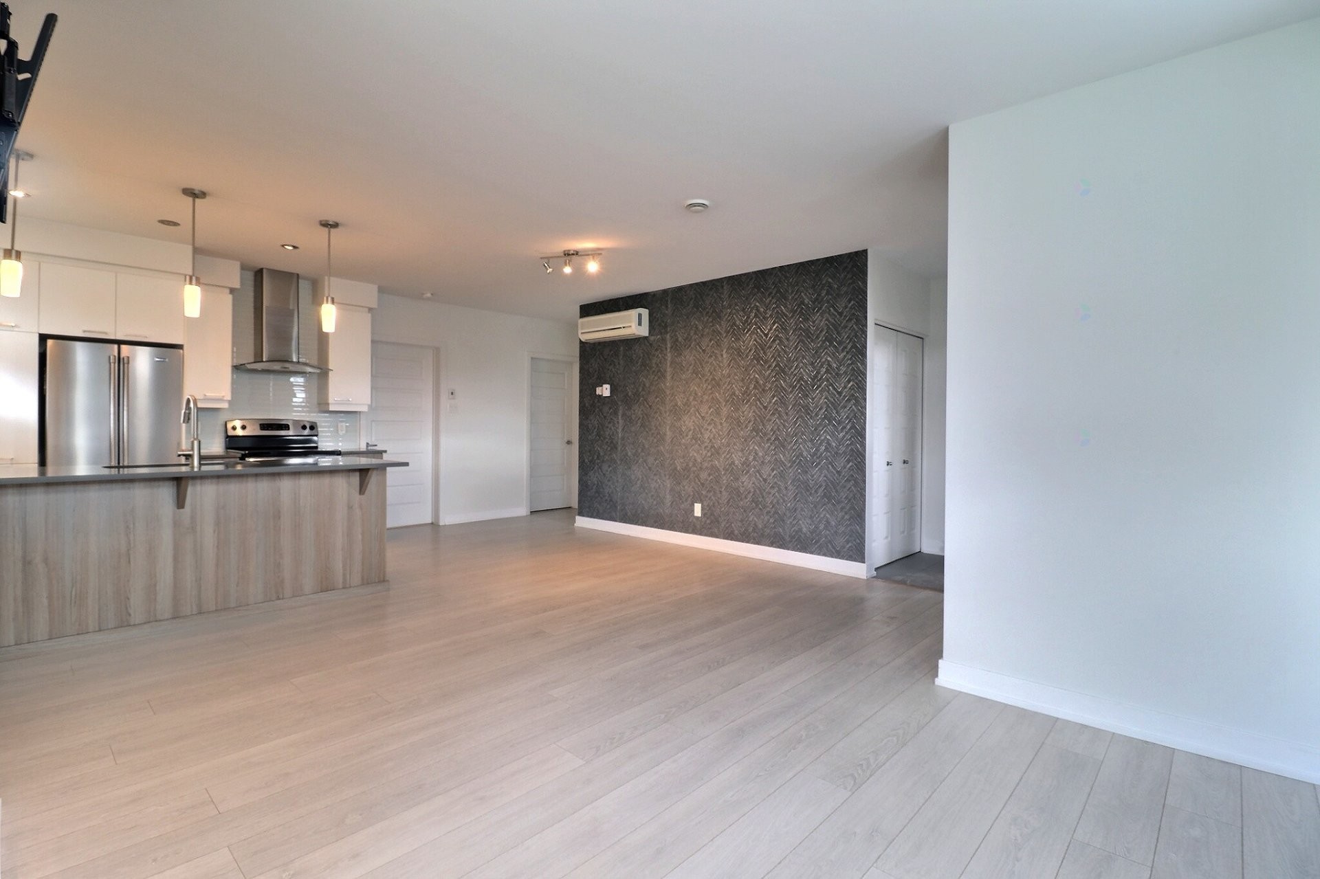 









215


Rue de Dublin

, 1,
Gatineau (Aylmer),




QC
J9J1N8

