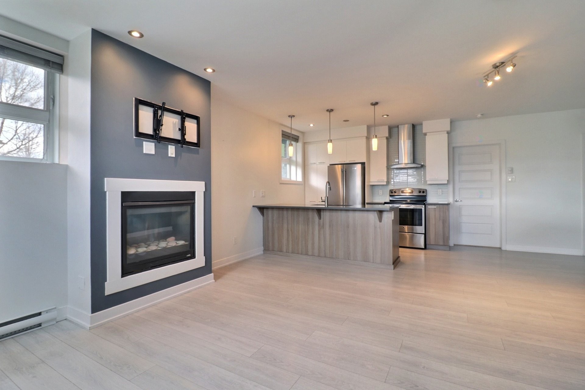 









215


Rue de Dublin

, 1,
Gatineau (Aylmer),




QC
J9J1N8

