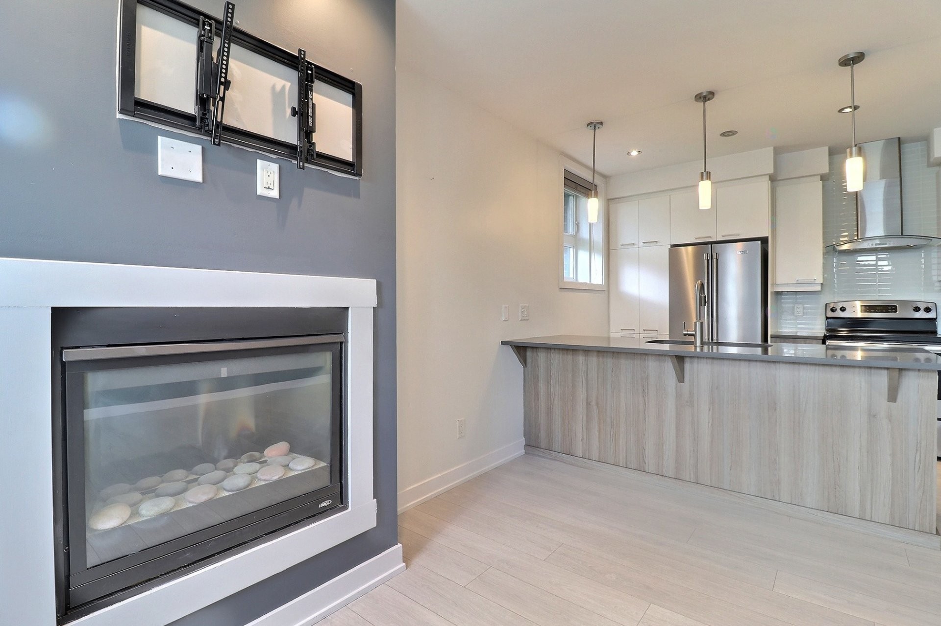 









215


Rue de Dublin

, 1,
Gatineau (Aylmer),




QC
J9J1N8

