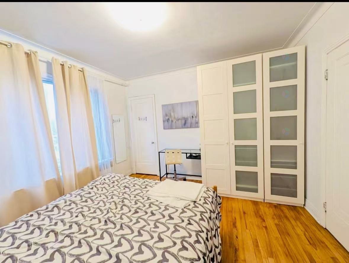 









1557


Rue Jean-Talon E.

,
Montréal (Villeray/Saint-Michel/Parc-Extension),




QC
H2E1S9

