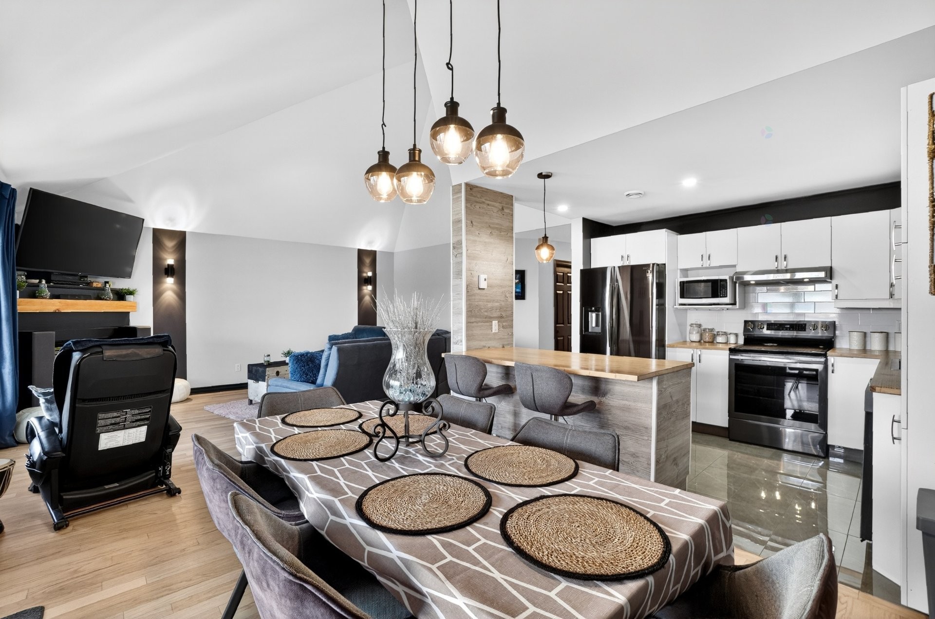 









315


Av. Henri-Mérette

, 5,
Pointe-Calumet,




QC
J0N1G0

