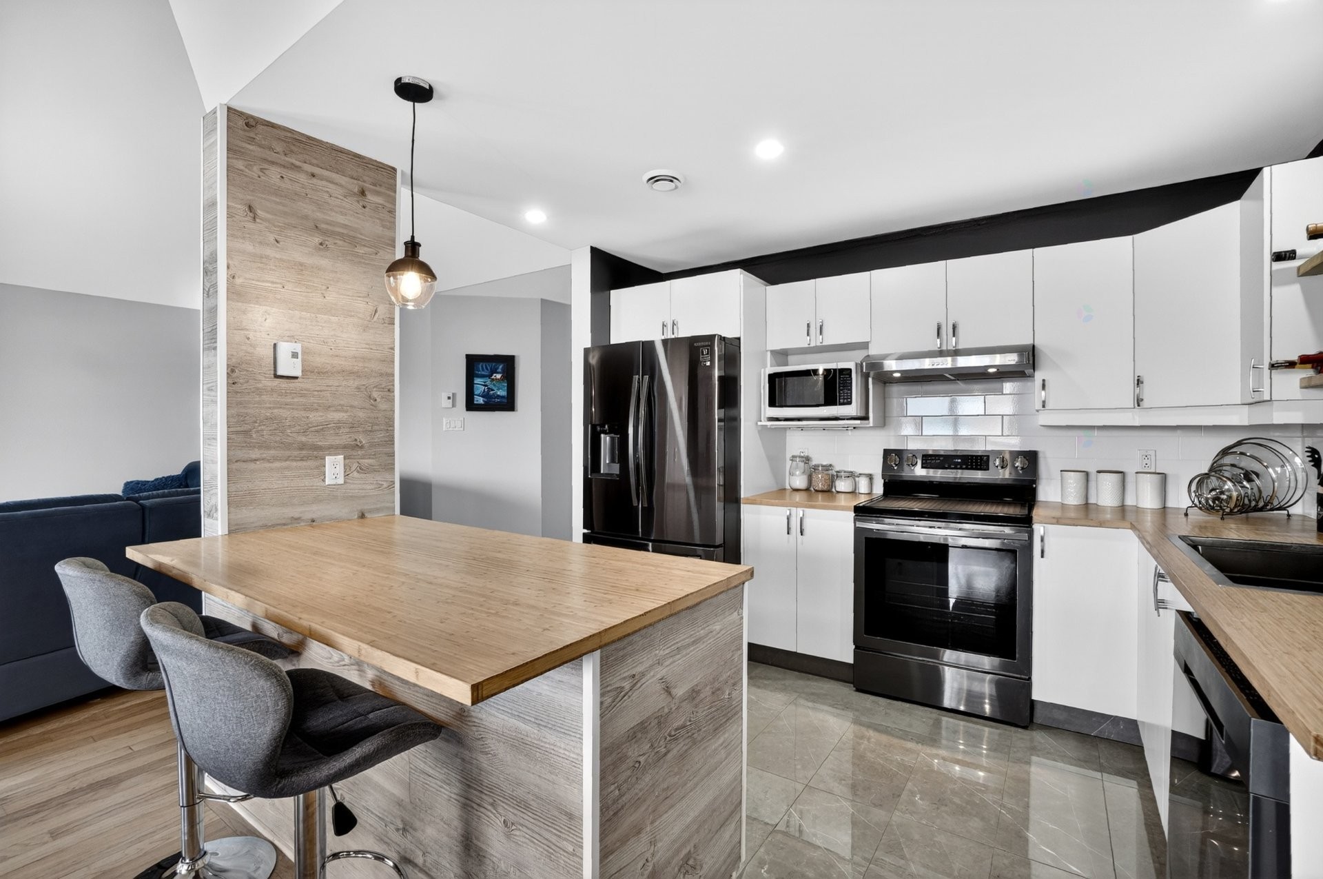 









315


Av. Henri-Mérette

, 5,
Pointe-Calumet,




QC
J0N1G0


