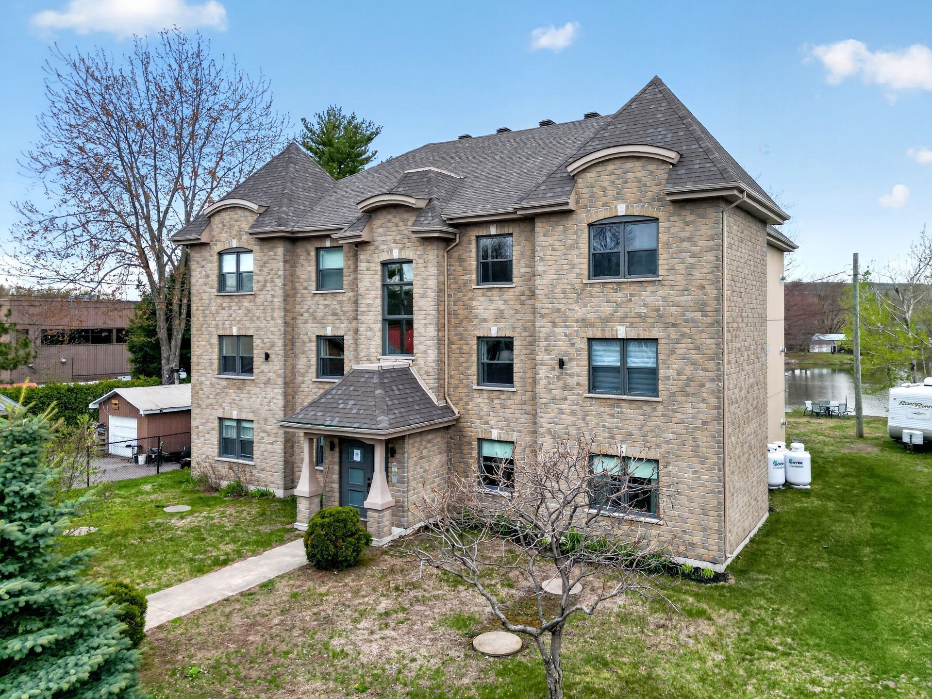 









315


Av. Henri-Mérette

, 5,
Pointe-Calumet,




QC
J0N1G0

