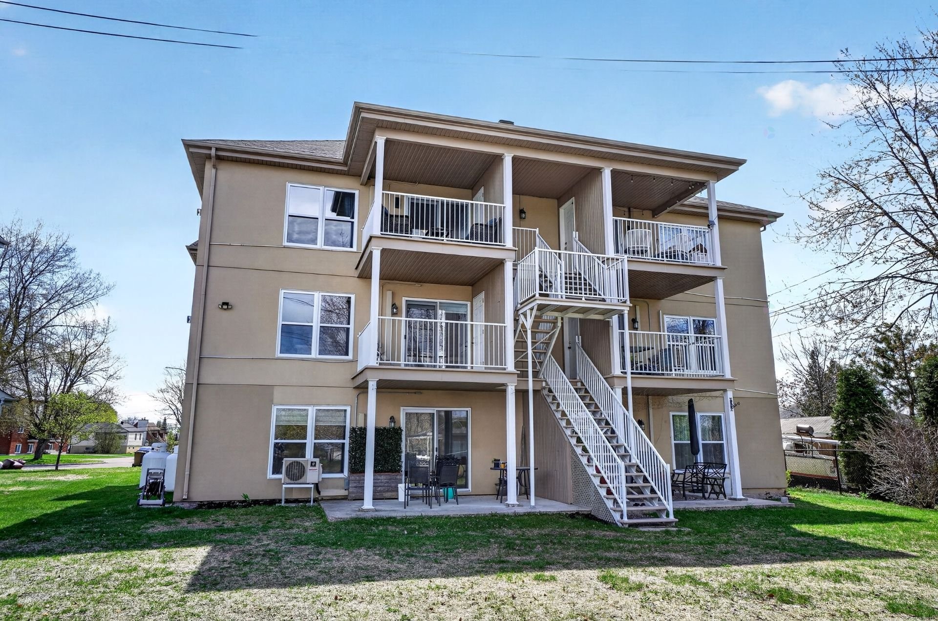 









315


Av. Henri-Mérette

, 5,
Pointe-Calumet,




QC
J0N1G0

