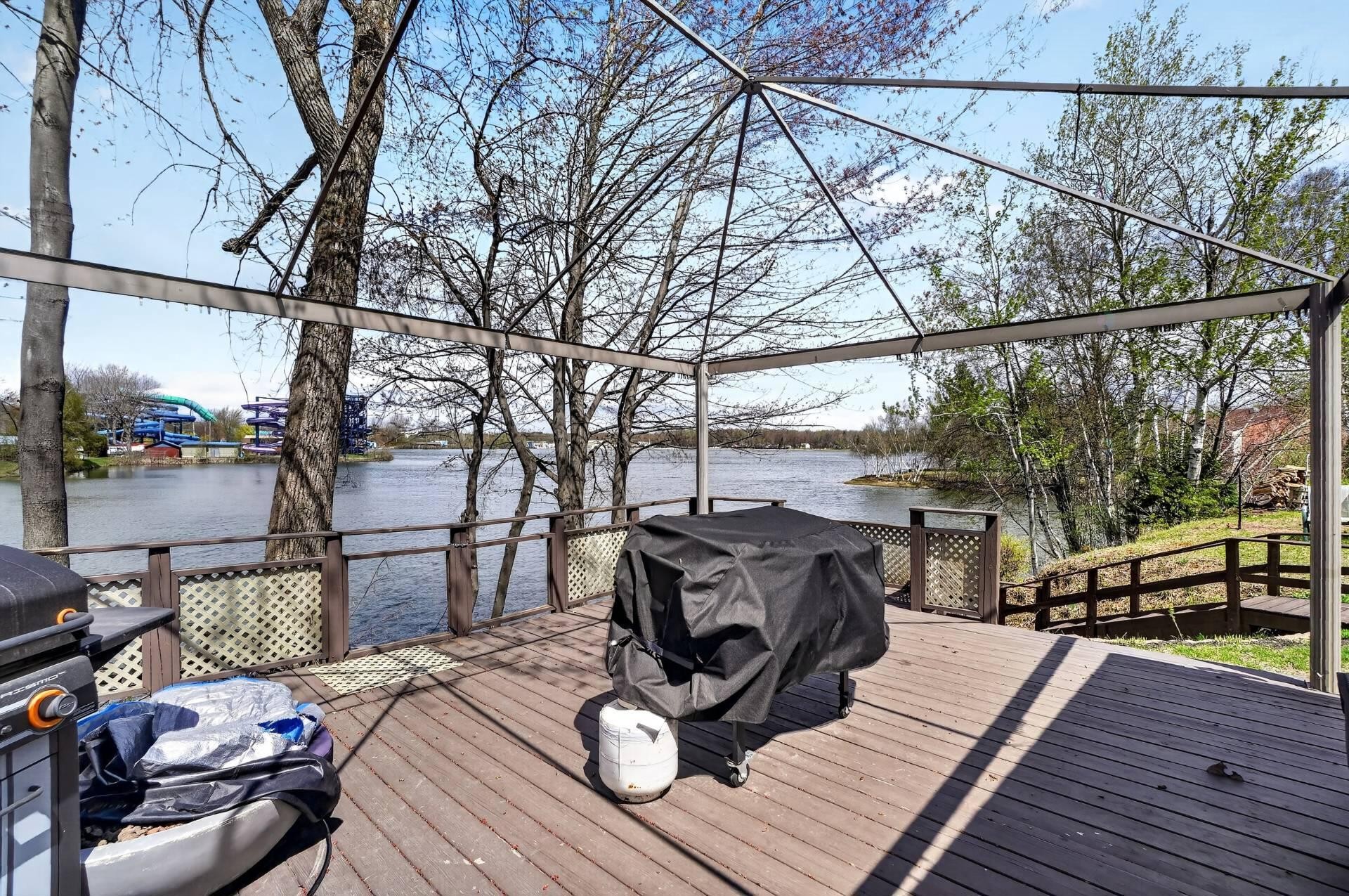 









315


Av. Henri-Mérette

, 5,
Pointe-Calumet,




QC
J0N1G0

