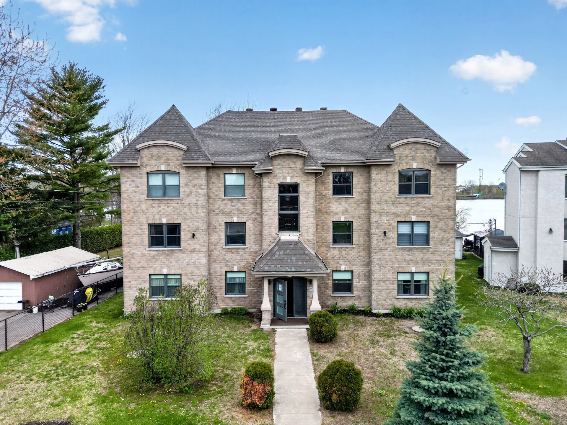 









315


Av. Henri-Mérette

, 5,
Pointe-Calumet,




QC
J0N1G0

