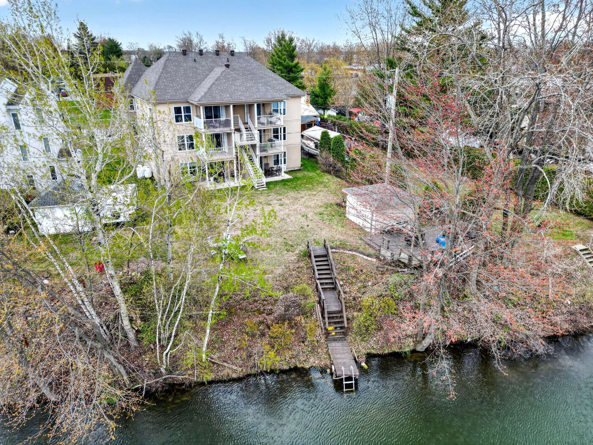 









315


Av. Henri-Mérette

, 5,
Pointe-Calumet,




QC
J0N1G0

