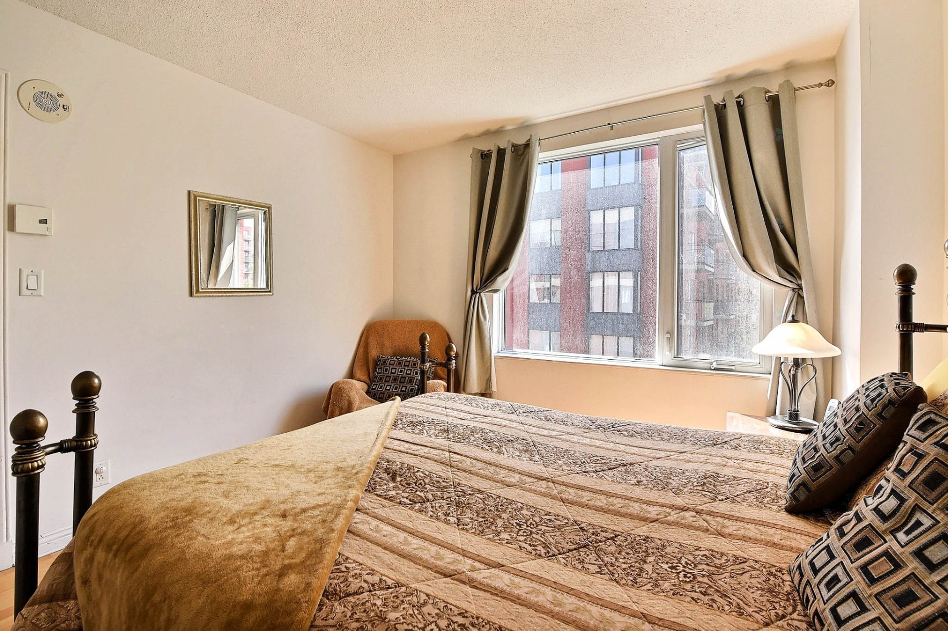 









1225


Rue Notre-Dame O.

, 624,
Montréal (Ville-Marie),




QC
H3C6S3

