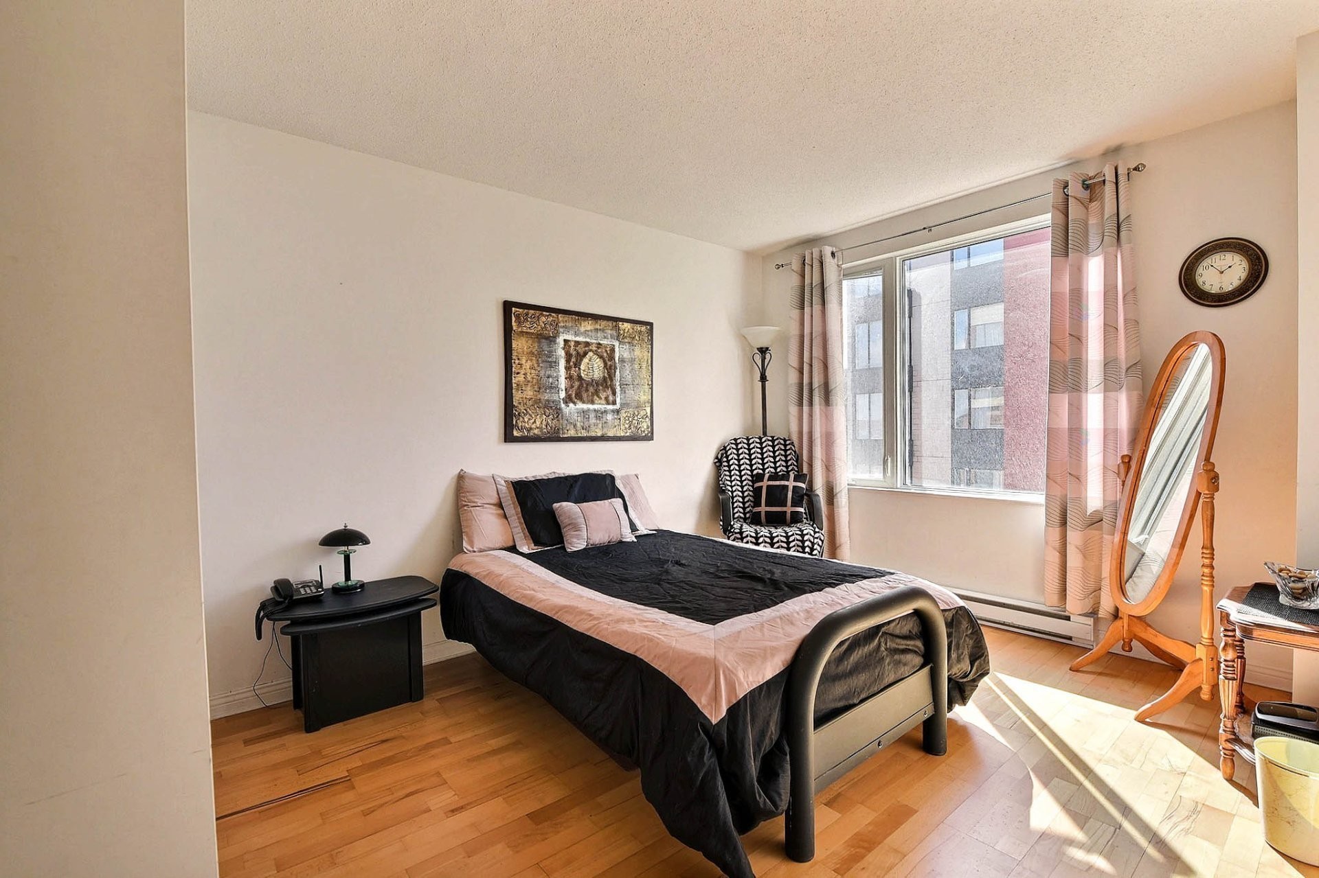 









1225


Rue Notre-Dame O.

, 624,
Montréal (Ville-Marie),




QC
H3C6S3

