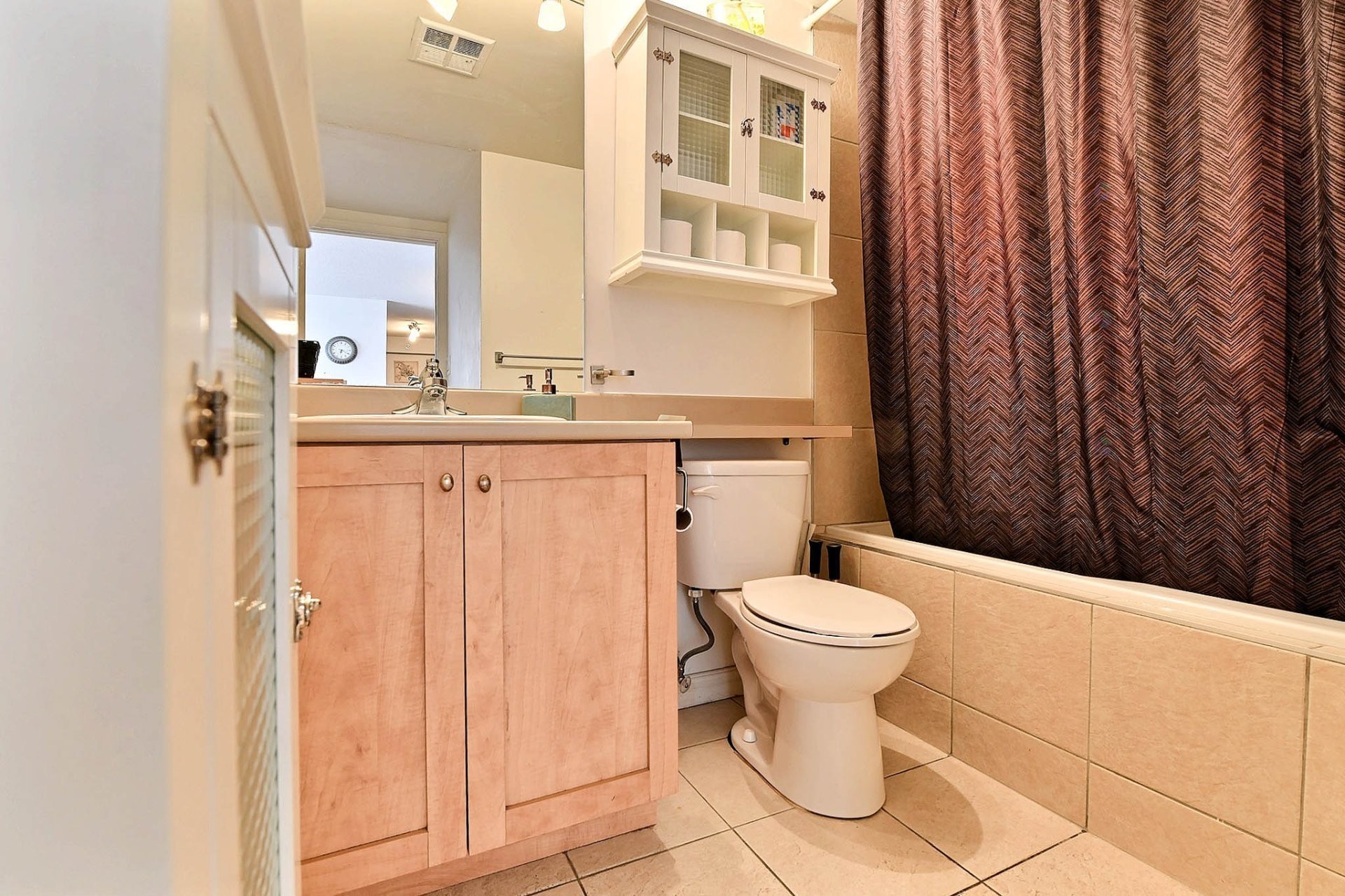 









1225


Rue Notre-Dame O.

, 624,
Montréal (Ville-Marie),




QC
H3C6S3


