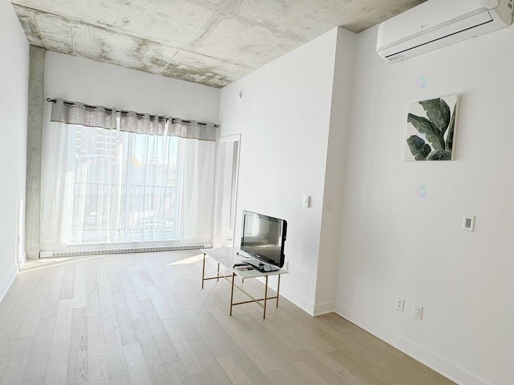 









1971


Rue du Havre

, 801,
Montréal (Ville-Marie),




QC
H2K0E5

