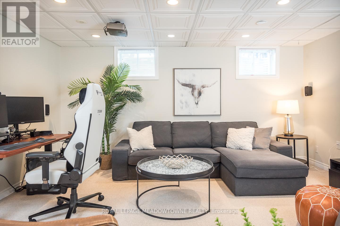












225 PROSSER CIRCLE

,
Milton,




Ontario
L9T0P6

