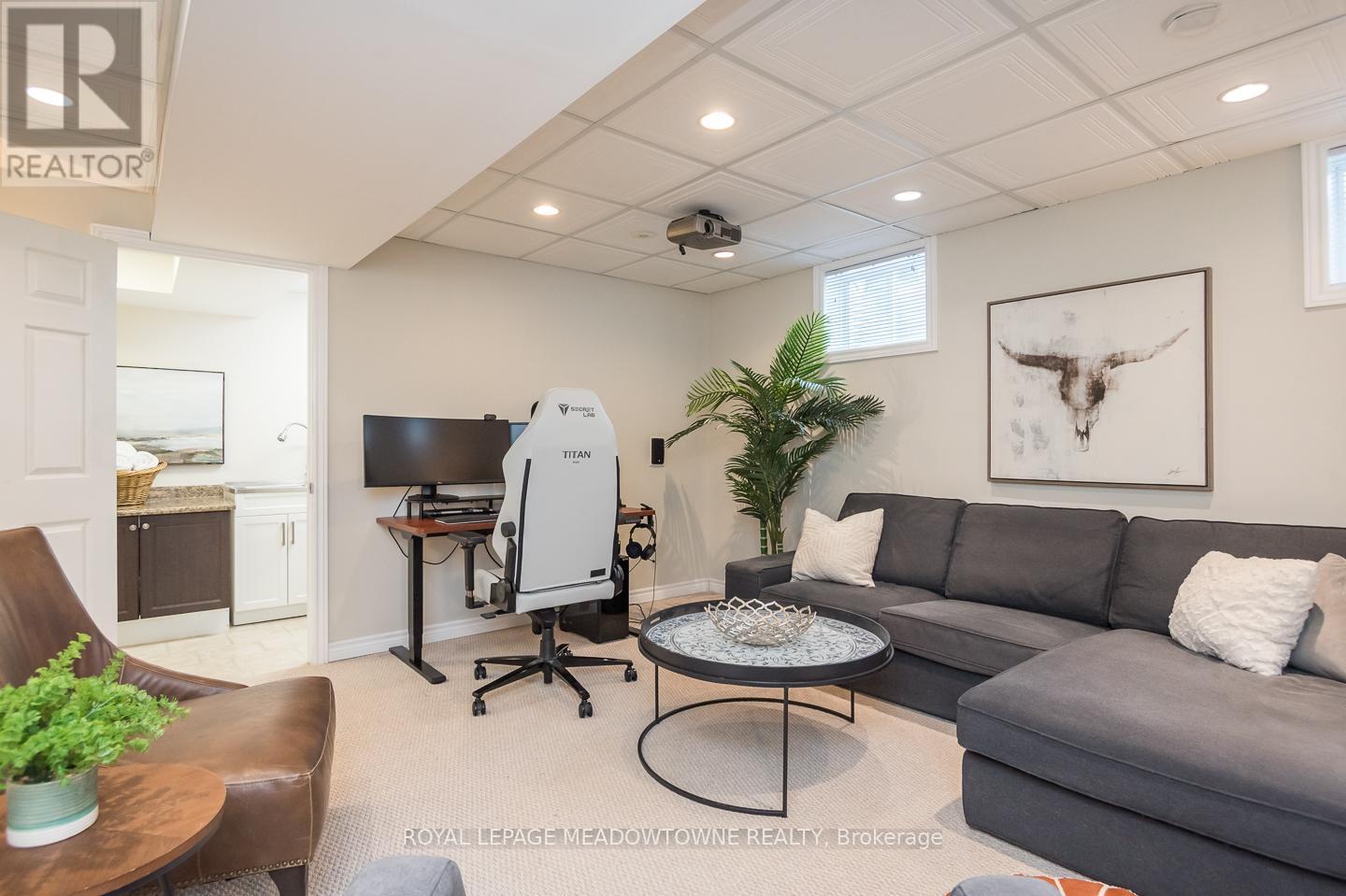 












225 PROSSER CIRCLE

,
Milton,




Ontario
L9T0P6

