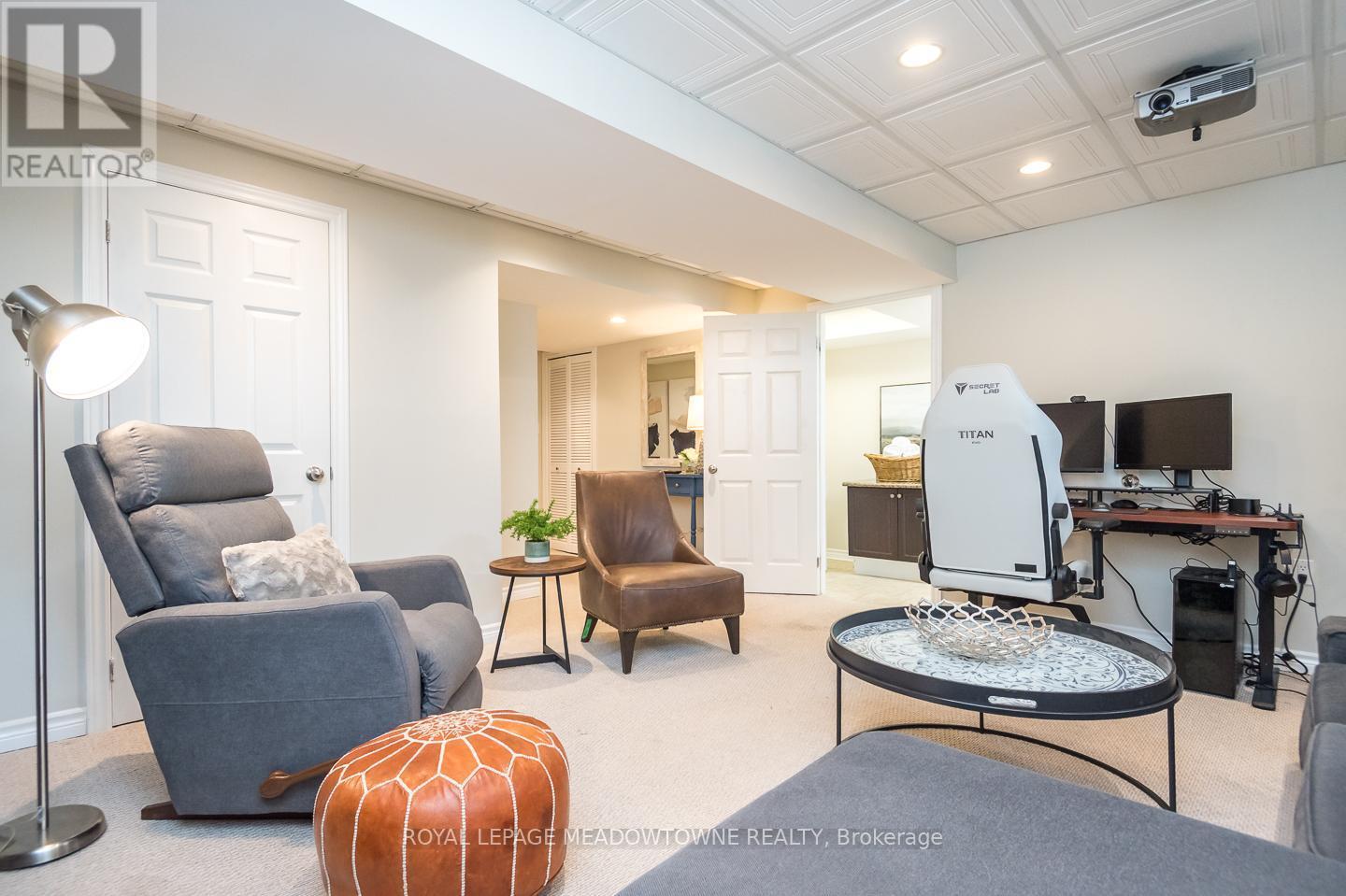 












225 PROSSER CIRCLE

,
Milton,




Ontario
L9T0P6

