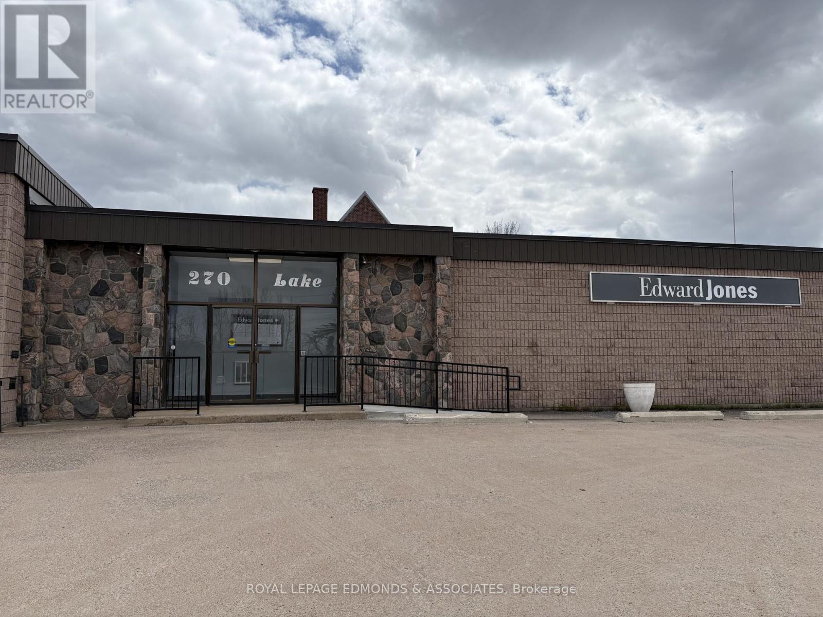 












C - 270 LAKE STREET

,
Pembroke,




Ontario
K8A7Y9


