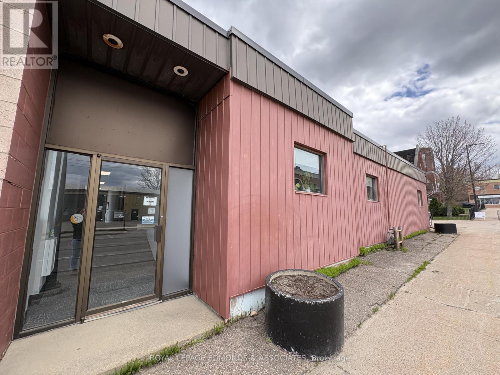 












C - 270 LAKE STREET

,
Pembroke,




Ontario
K8A7Y9

