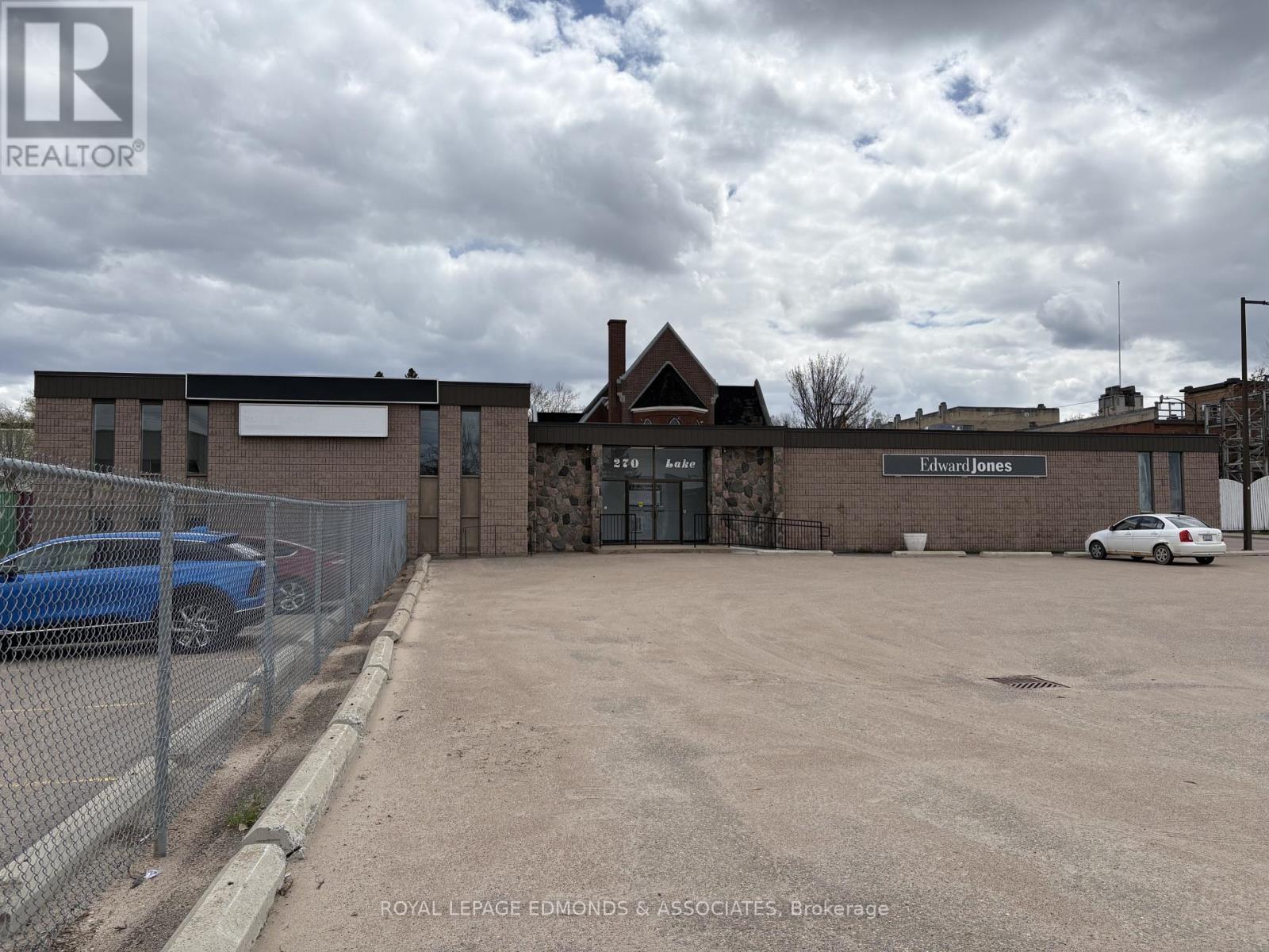 












C - 270 LAKE STREET

,
Pembroke,




Ontario
K8A7Y9

