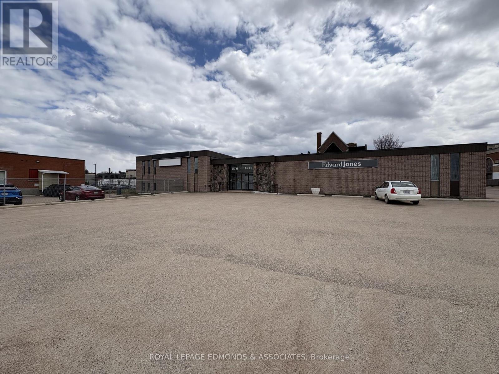 












C - 270 LAKE STREET

,
Pembroke,




Ontario
K8A7Y9

