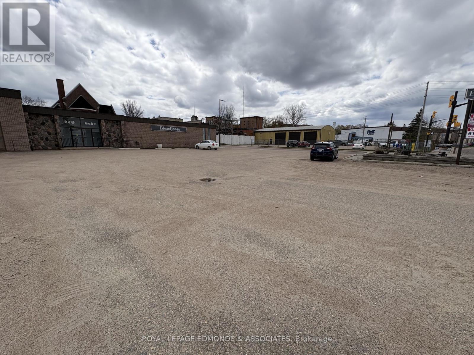 












C - 270 LAKE STREET

,
Pembroke,




Ontario
K8A7Y9

