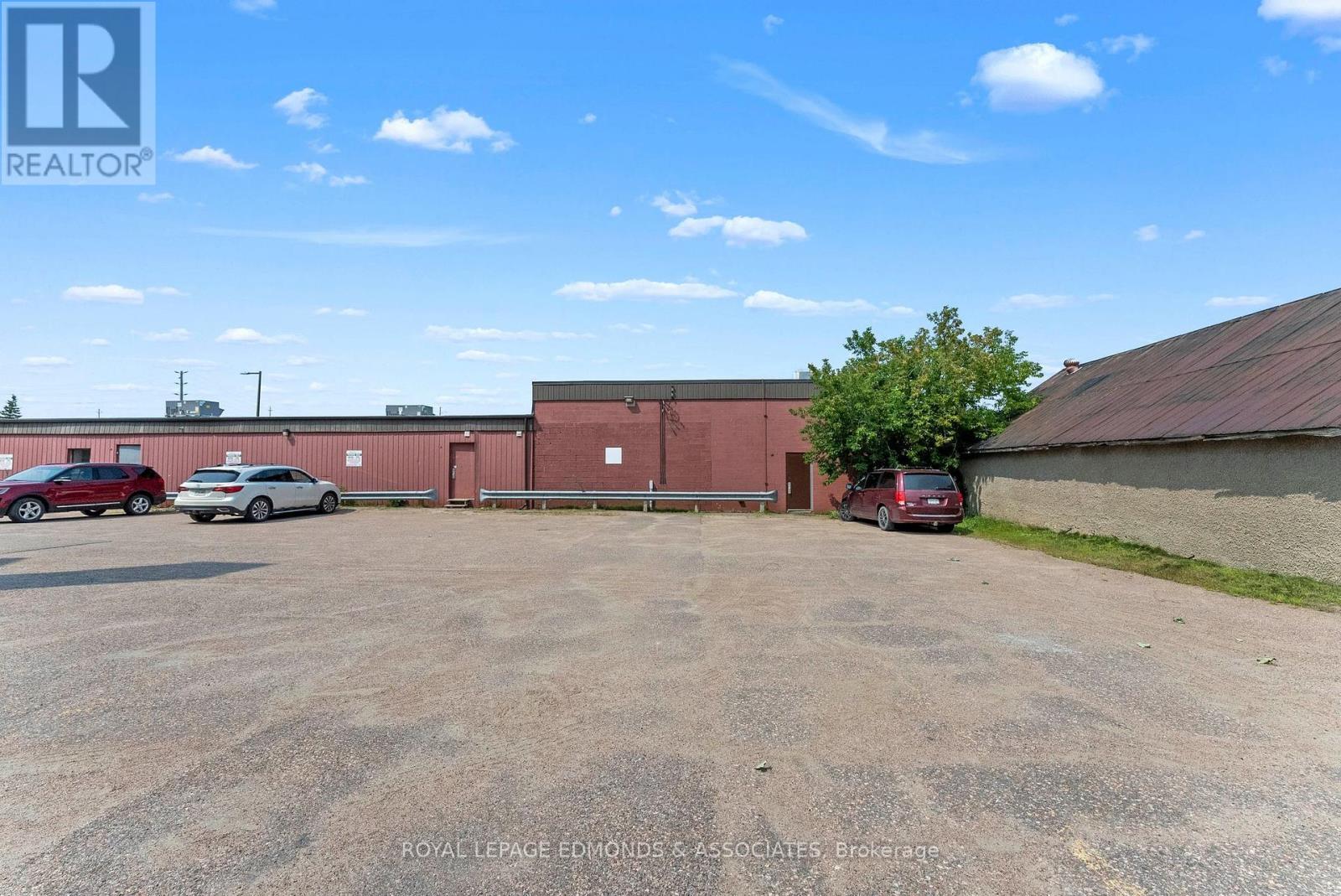 












C - 270 LAKE STREET

,
Pembroke,




Ontario
K8A7Y9

