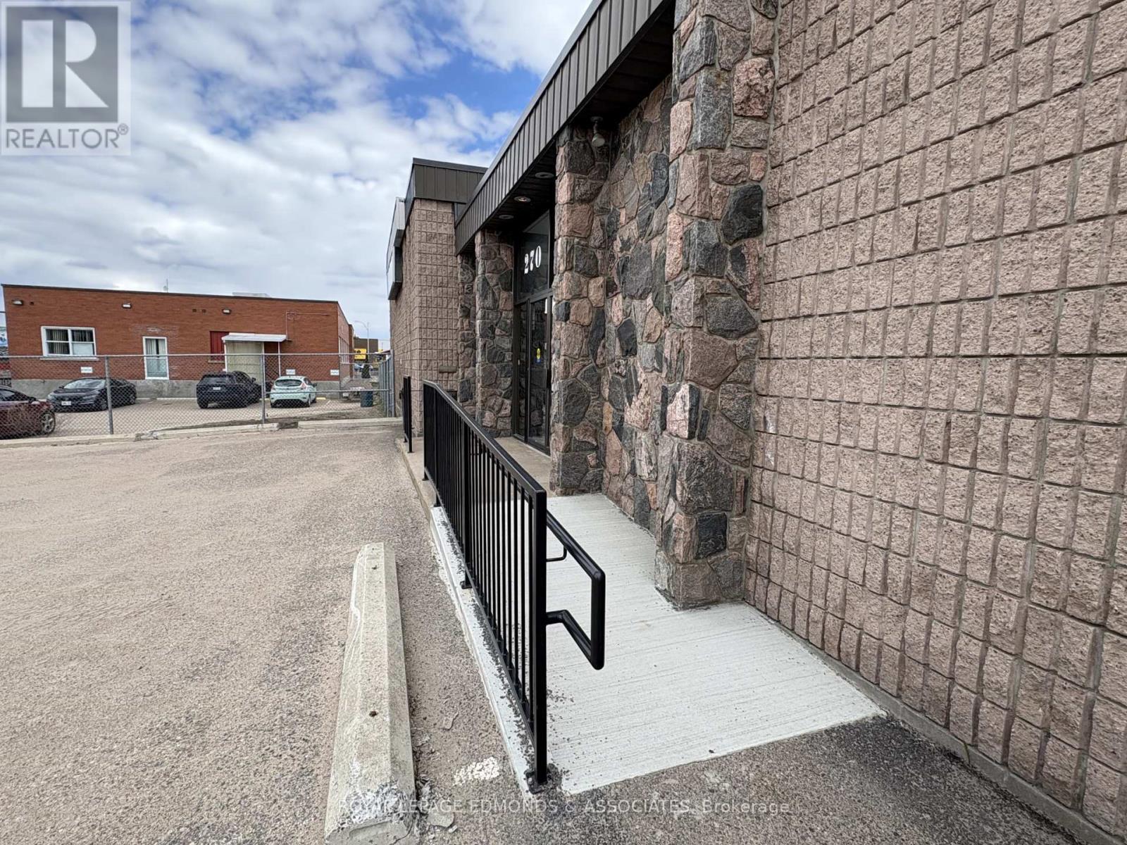 












C - 270 LAKE STREET

,
Pembroke,




Ontario
K8A7Y9

