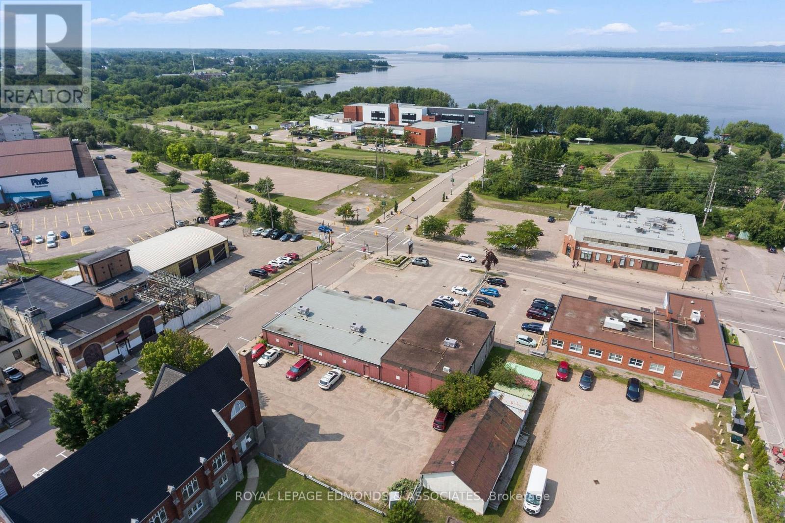 












C - 270 LAKE STREET

,
Pembroke,




Ontario
K8A7Y9

