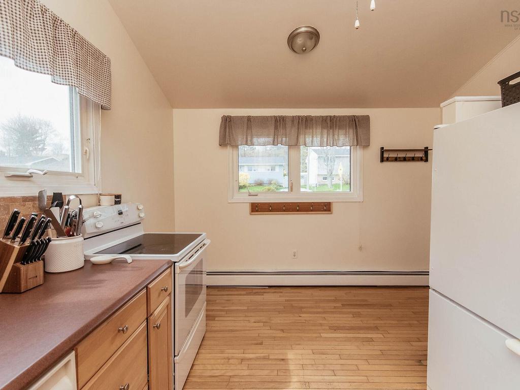 












175 Dickey Drive

,
Lower Sackville,




NS
B4C 1T7

