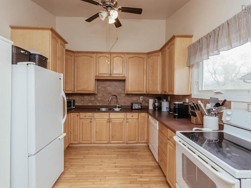 












175 Dickey Drive

,
Lower Sackville,




NS
B4C 1T7

