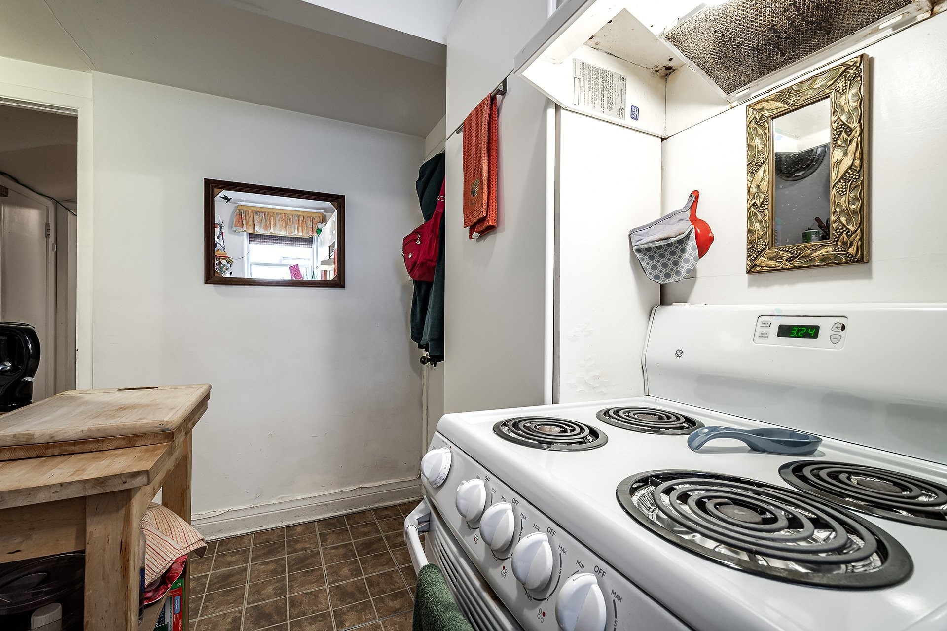 









95


Rue Dufferin

, #A,
Hampstead,




QC
H3X2X8

