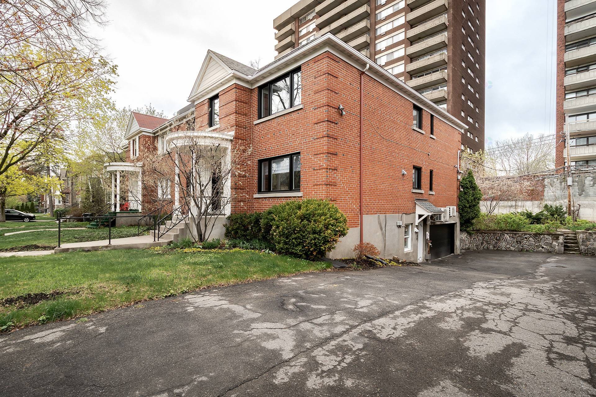 









95


Rue Dufferin

, #A,
Hampstead,




QC
H3X2X8

