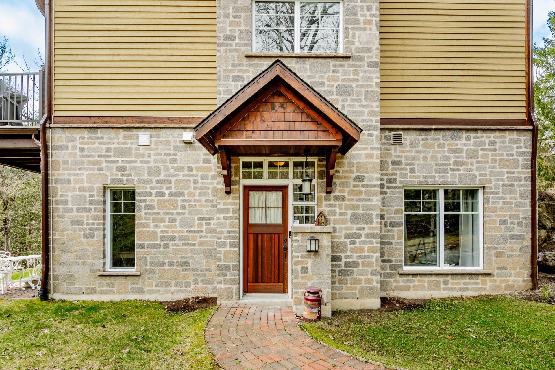 









2600


Ch. du Parc

, 101,
Orford,




QC
J1X7A2

