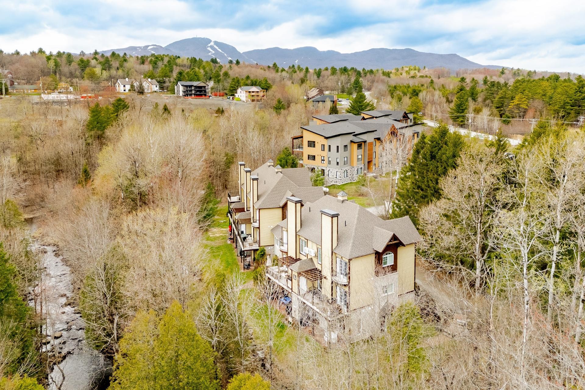 









2600


Ch. du Parc

, 101,
Orford,




QC
J1X7A2

