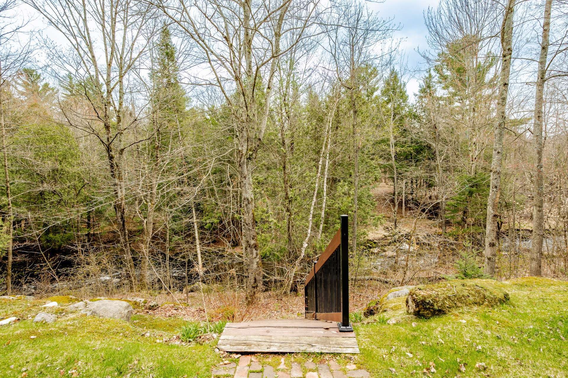 









2600


Ch. du Parc

, 101,
Orford,




QC
J1X7A2

