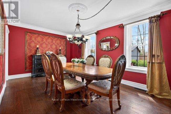 












53 CAMPBELL AVENUE E

,
Milton (Campbellville),




Ontario
L0P1B0

