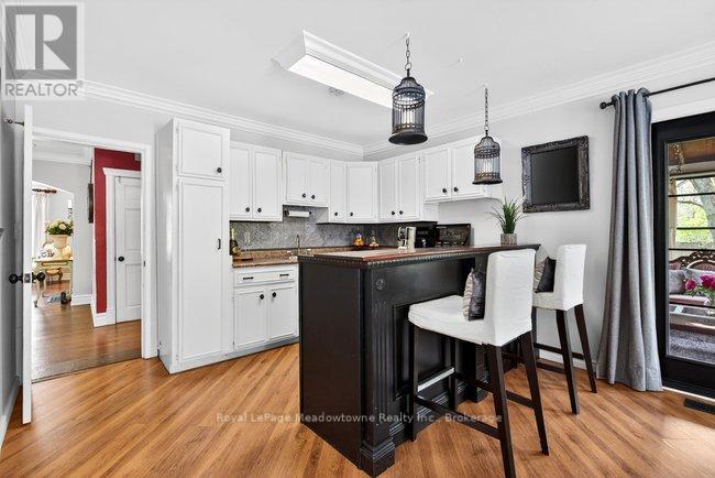 












53 CAMPBELL AVENUE E

,
Milton (Campbellville),




Ontario
L0P1B0

