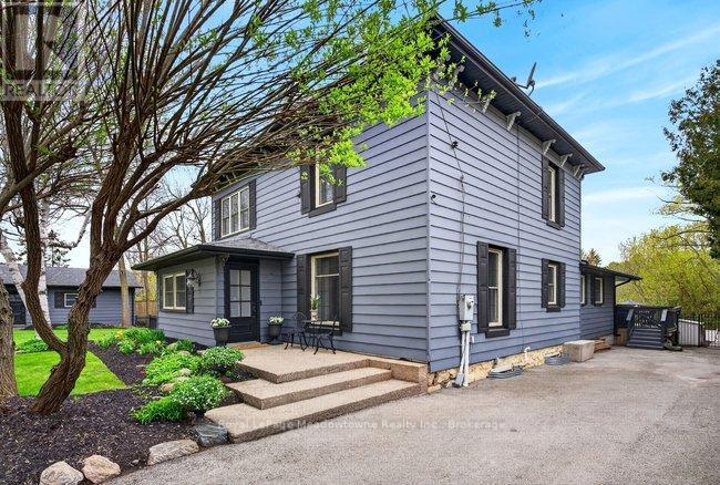 












53 CAMPBELL AVENUE E

,
Milton (Campbellville),




Ontario
L0P1B0

