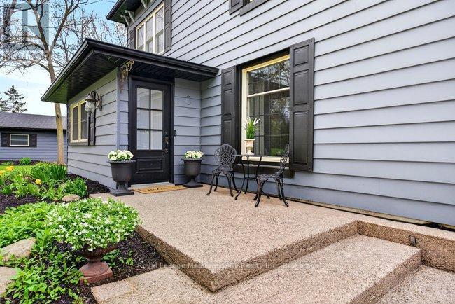 












53 CAMPBELL AVENUE E

,
Milton (Campbellville),




Ontario
L0P1B0

