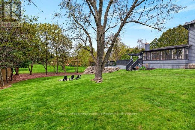 












53 CAMPBELL AVENUE E

,
Milton (Campbellville),




Ontario
L0P1B0

