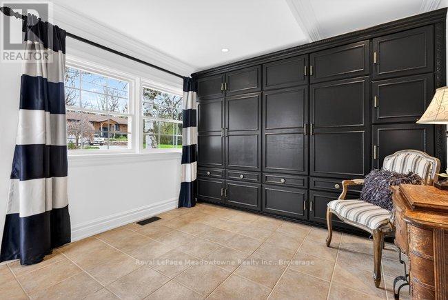 












53 CAMPBELL AVENUE E

,
Milton (Campbellville),




Ontario
L0P1B0


