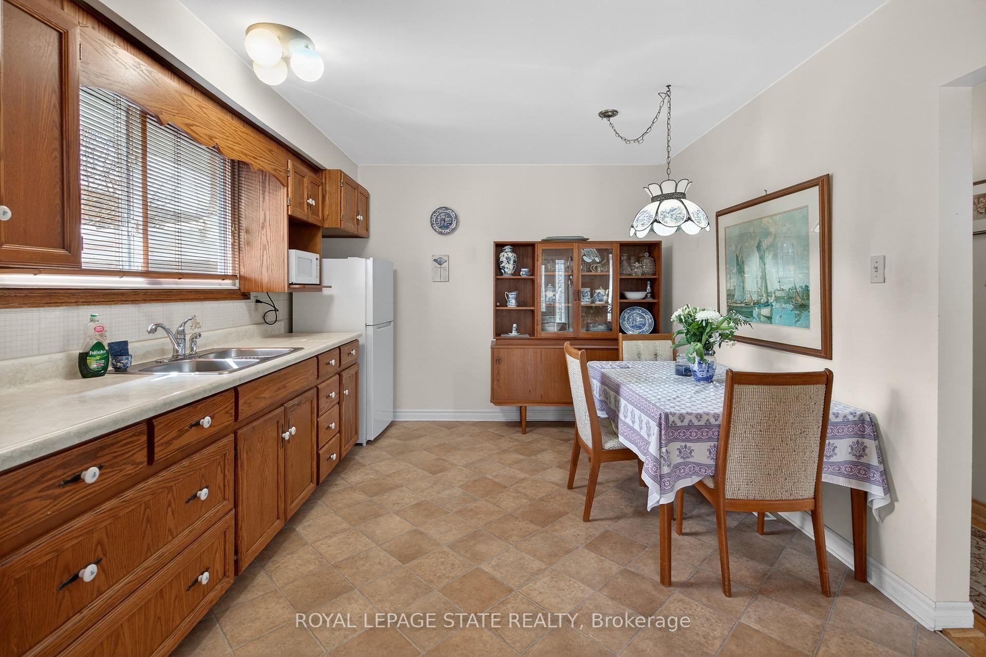 









34


Helen

Street,
Hamilton,




ON
L9H 1N3

