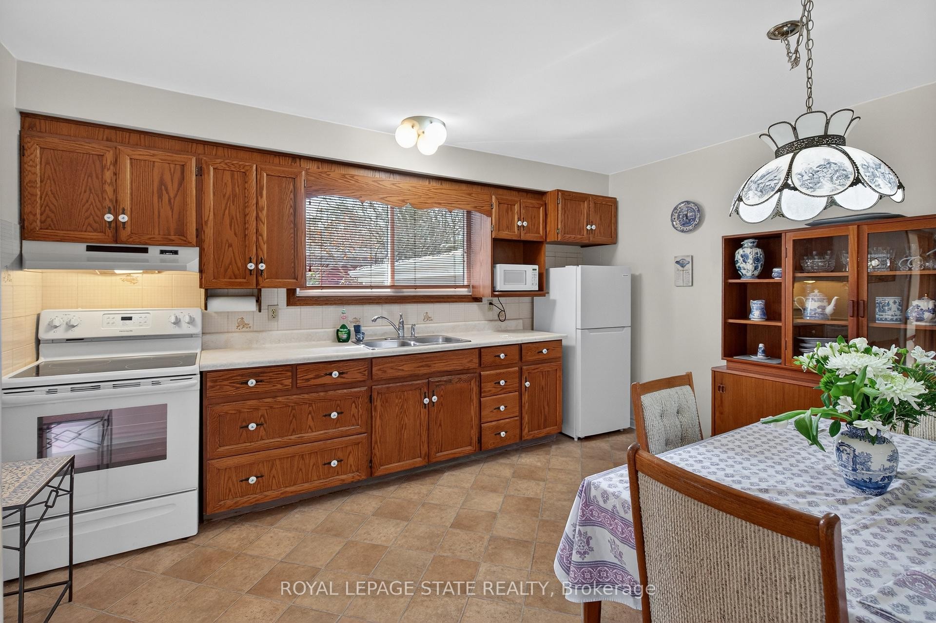 









34


Helen

Street,
Hamilton,




ON
L9H 1N3

