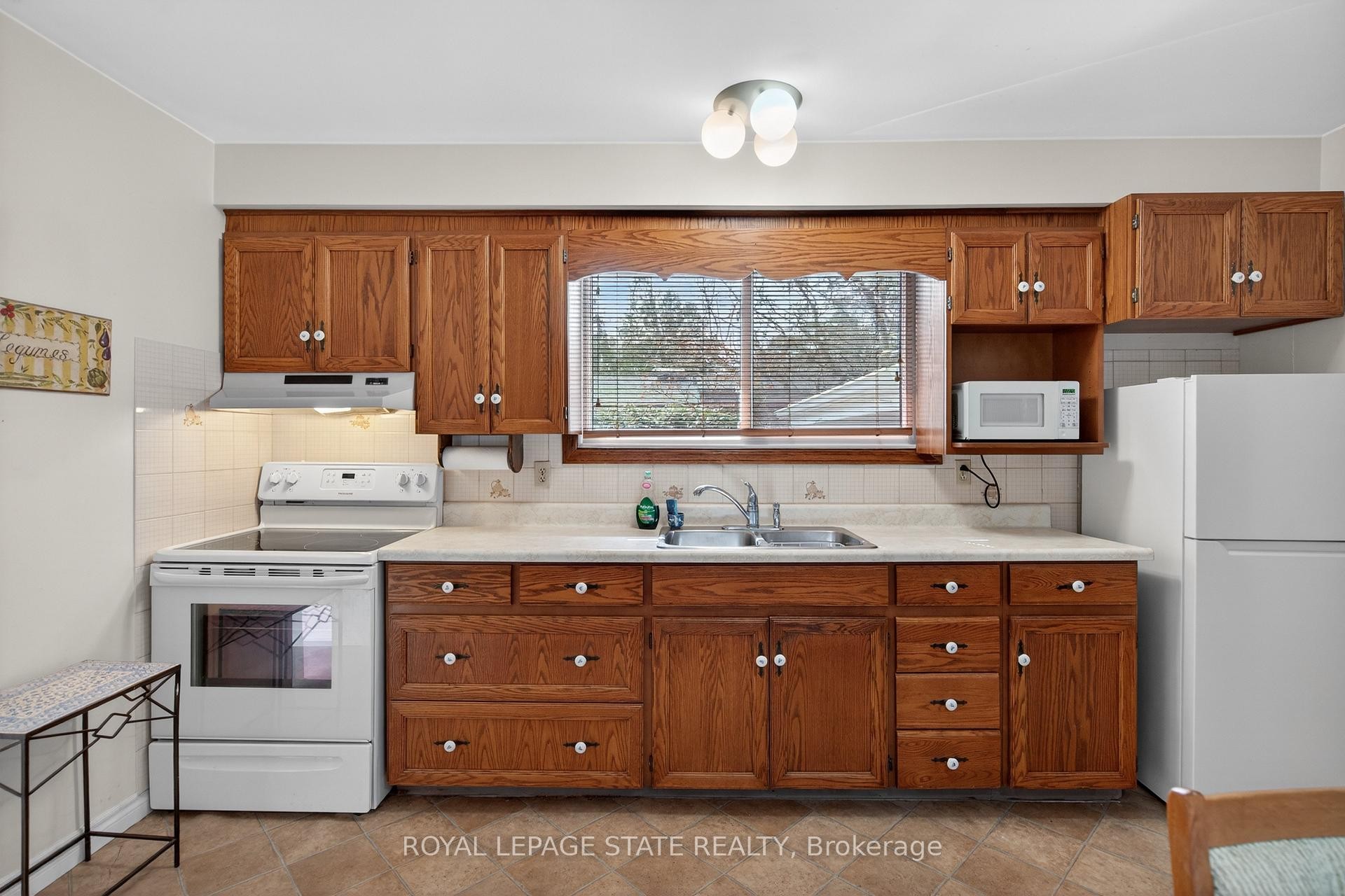 









34


Helen

Street,
Hamilton,




ON
L9H 1N3

