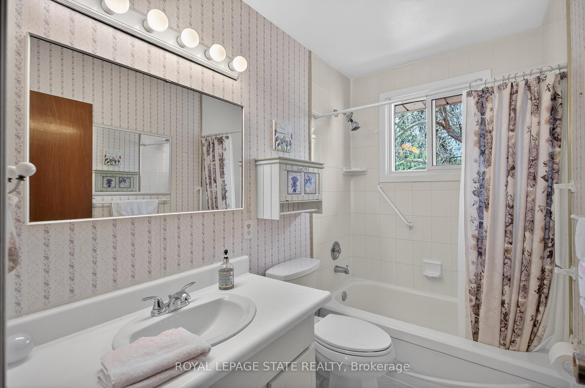 









34


Helen

Street,
Hamilton,




ON
L9H 1N3

