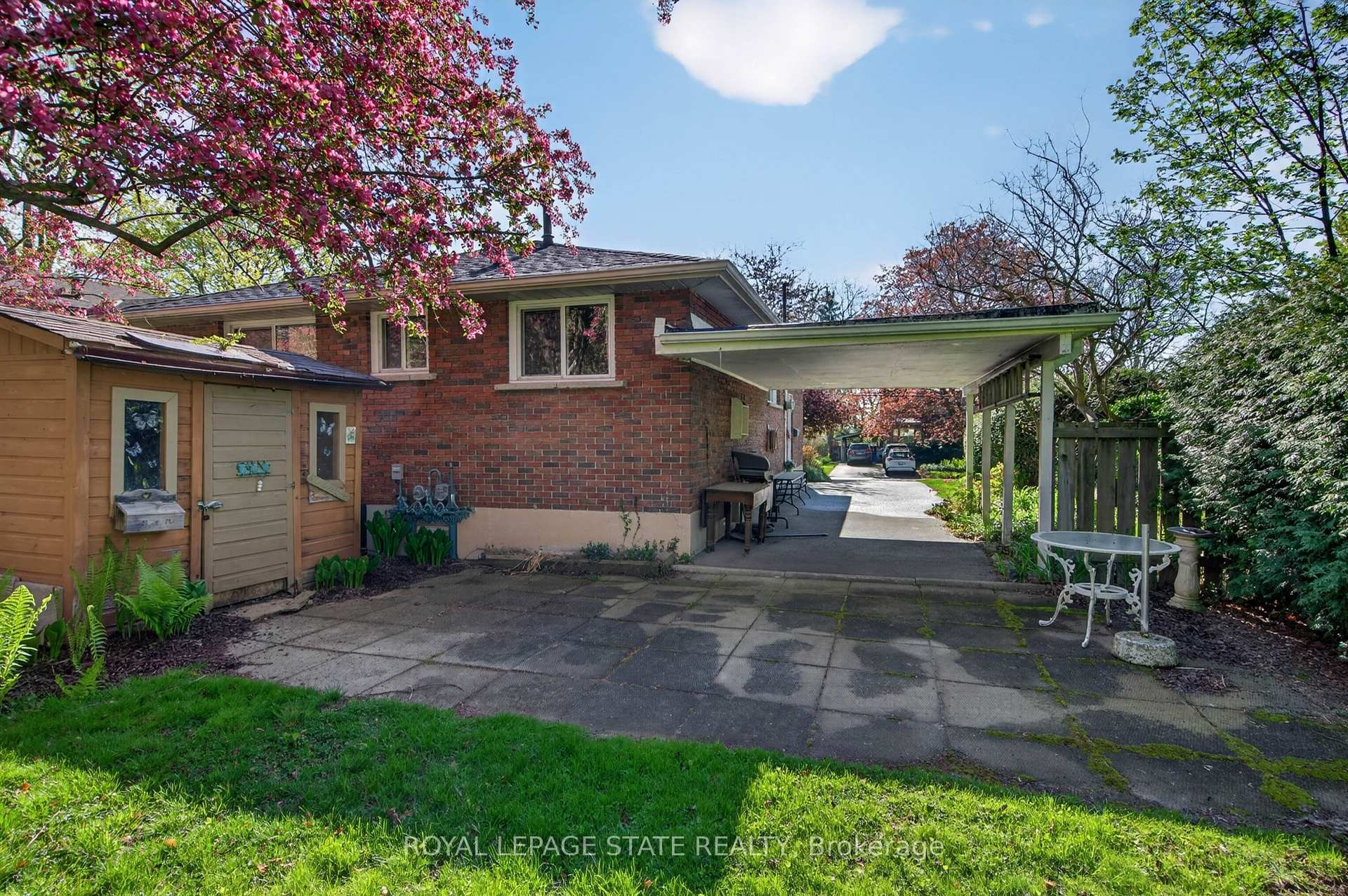 









34


Helen

Street,
Hamilton,




ON
L9H 1N3

